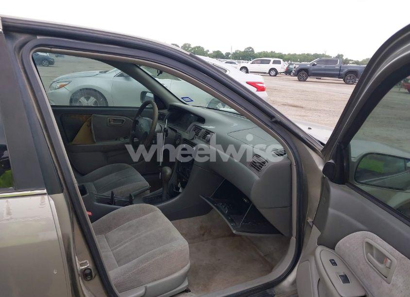 Photo 5 of 2000 Toyota Camry LE (VIN JT2BG22KXY0519768)