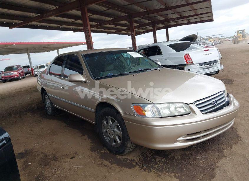 2000 Toyota Camry XLE (VIN JT2BG28K0Y0424451) main photo