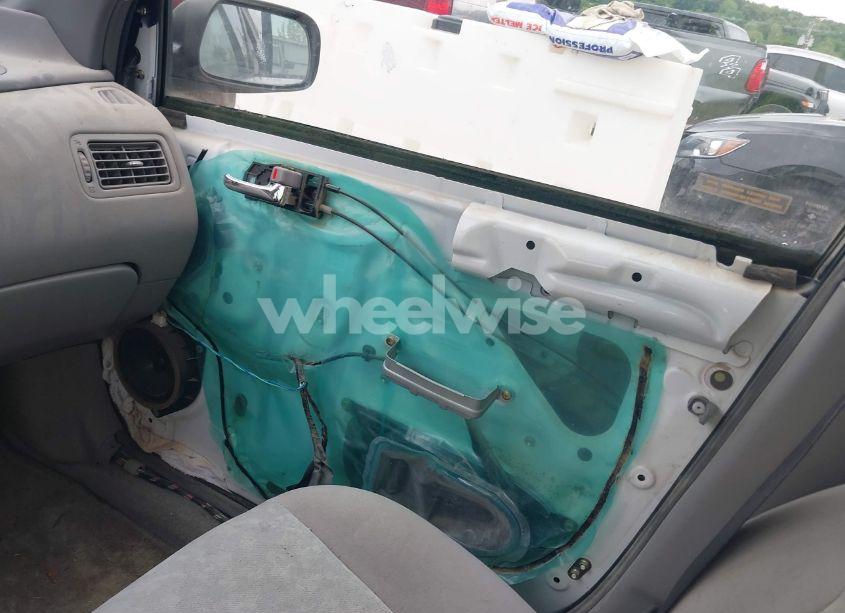 Photo 6 of 2003 Toyota Prius (VIN JT2BK12U330083316)