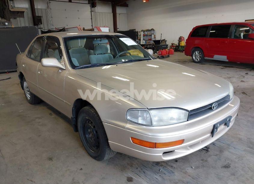 1993 Toyota Camry LE (VIN JT2SK12E0P0169424) main photo