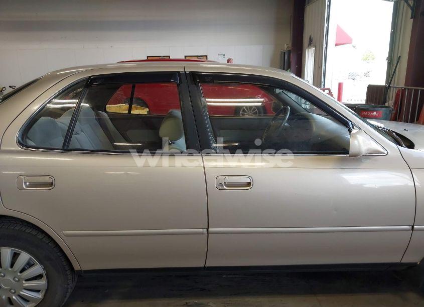 Photo 13 of 1993 Toyota Camry LE (VIN JT2SK12E0P0169424)