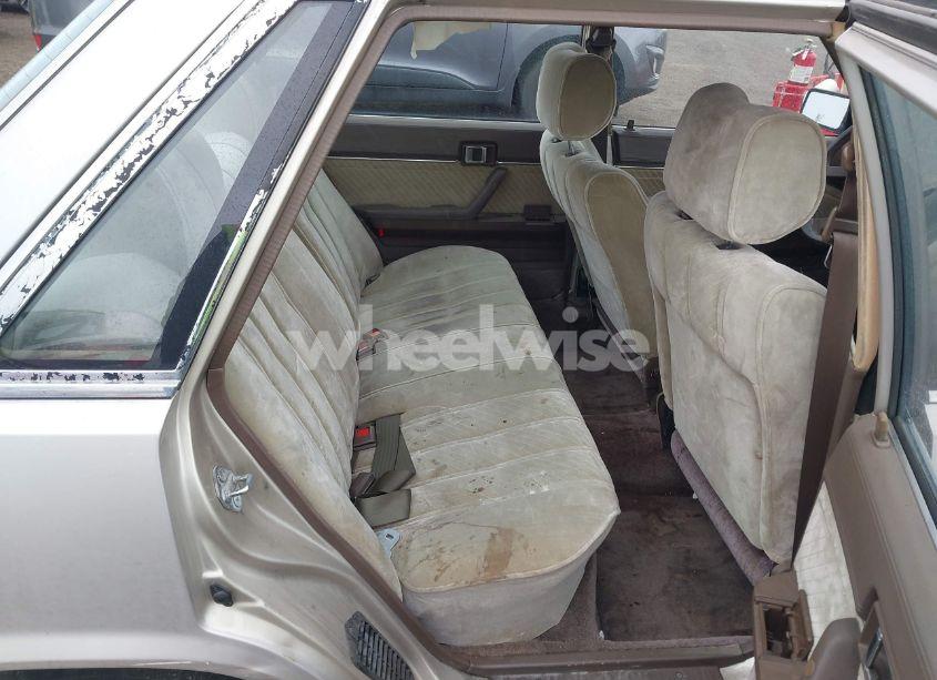 Photo 8 of 1985 Toyota Camry LE (VIN JT2SV16E9F0351378)