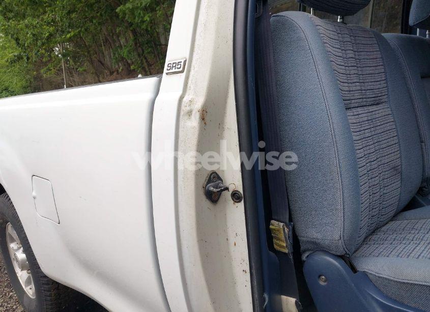 Photo 8 of 1993 Toyota T100 SR5 (VIN JT4VD10C2P0008010)