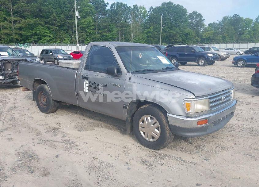 1995 Toyota T100 DX (VIN JT4VD11E5S0003702) main photo