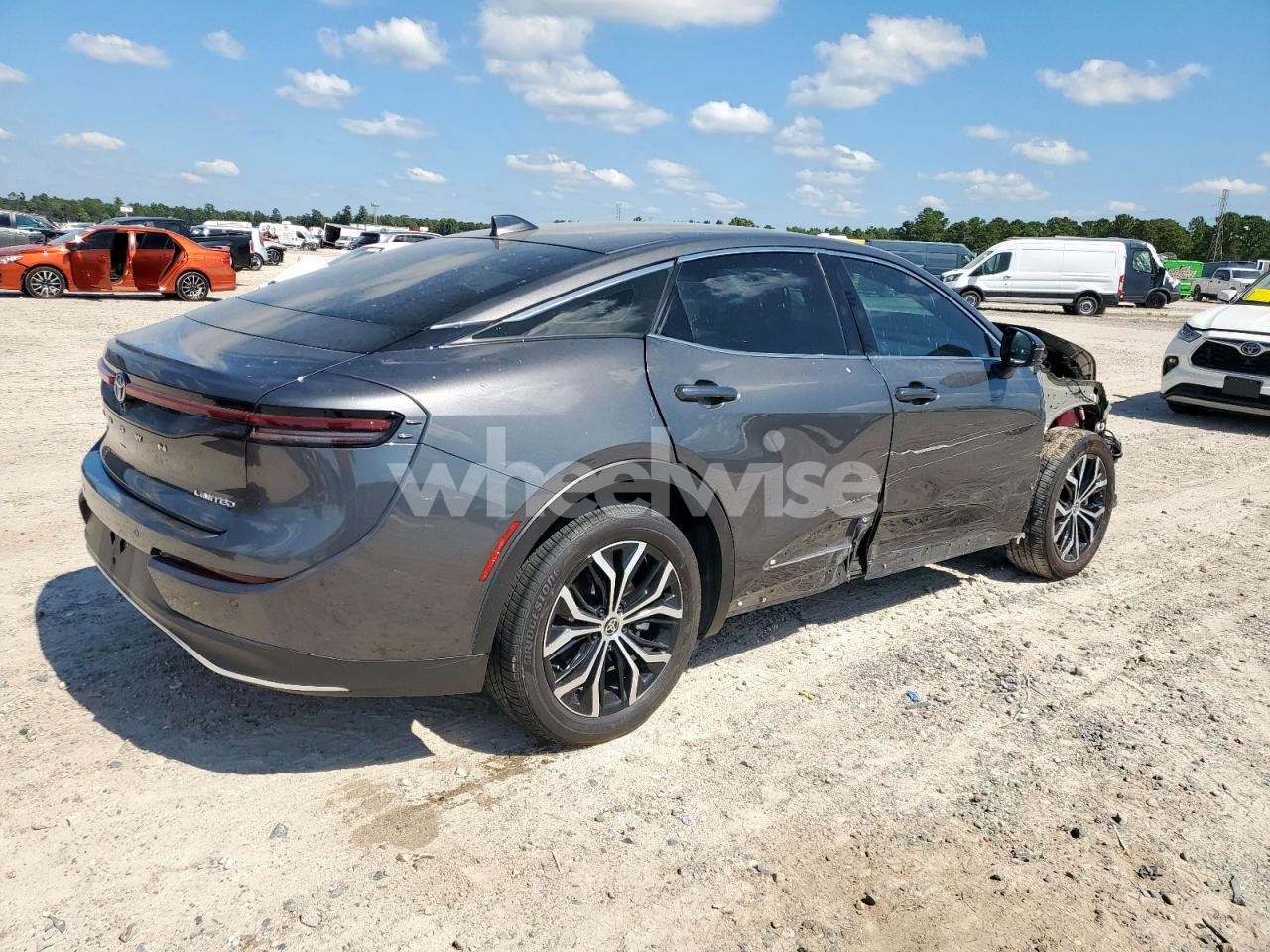 Photo 3 of 2023 TOYOTA CROWN XLE (VIN JTDAAAAF1P3018056)