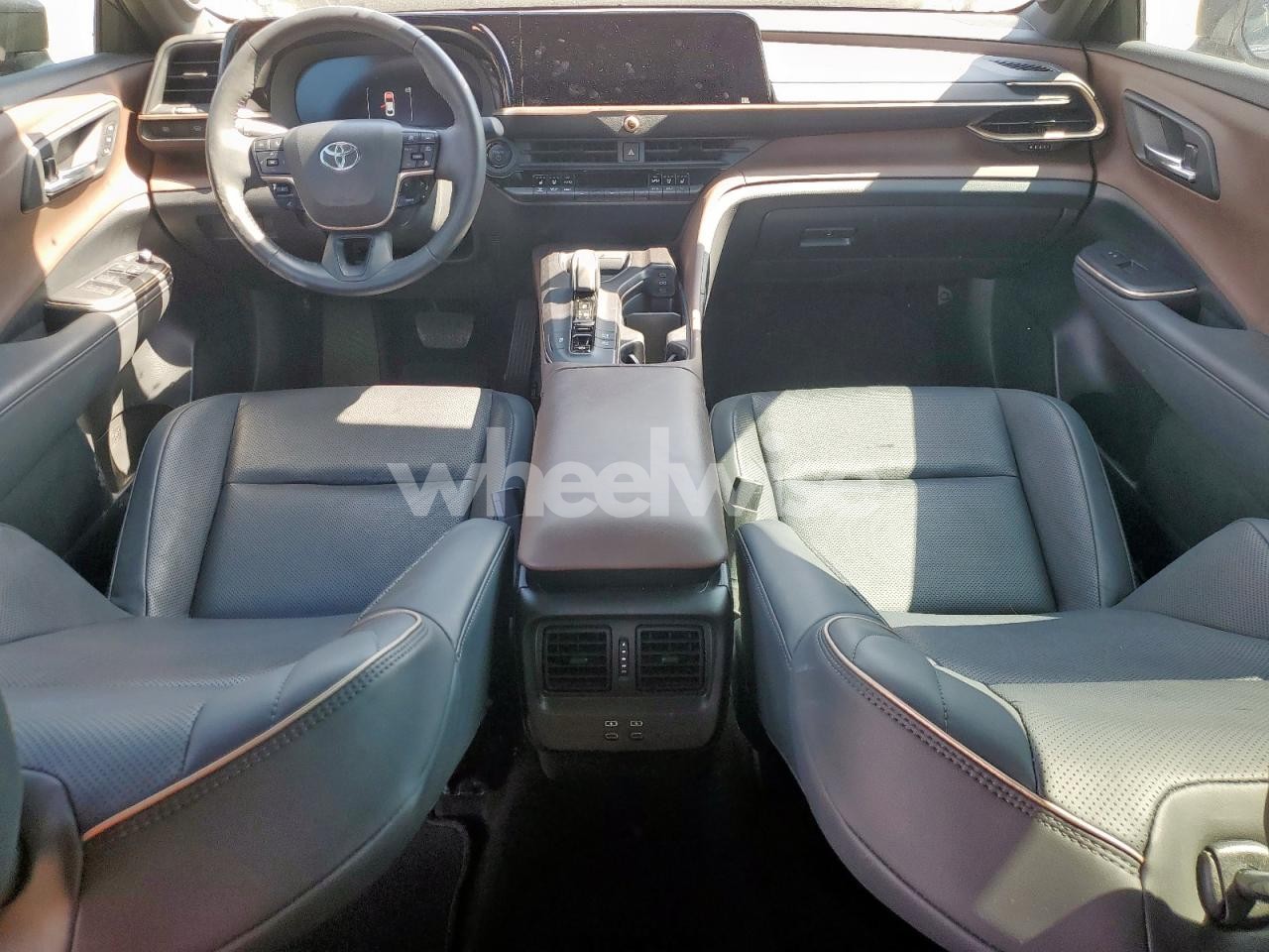 Photo 8 of 2023 TOYOTA CROWN XLE (VIN JTDAAAAF1P3018056)