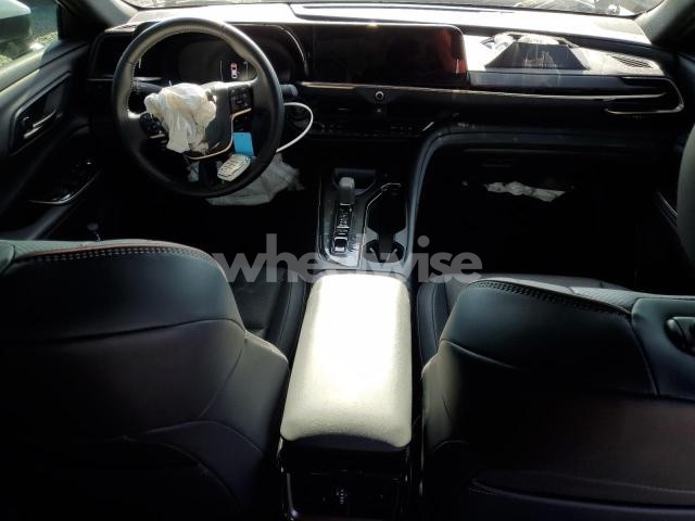 Photo 4 of 2025 TOYOTA CROWN XLE (VIN JTDAAAAF6S3031832)