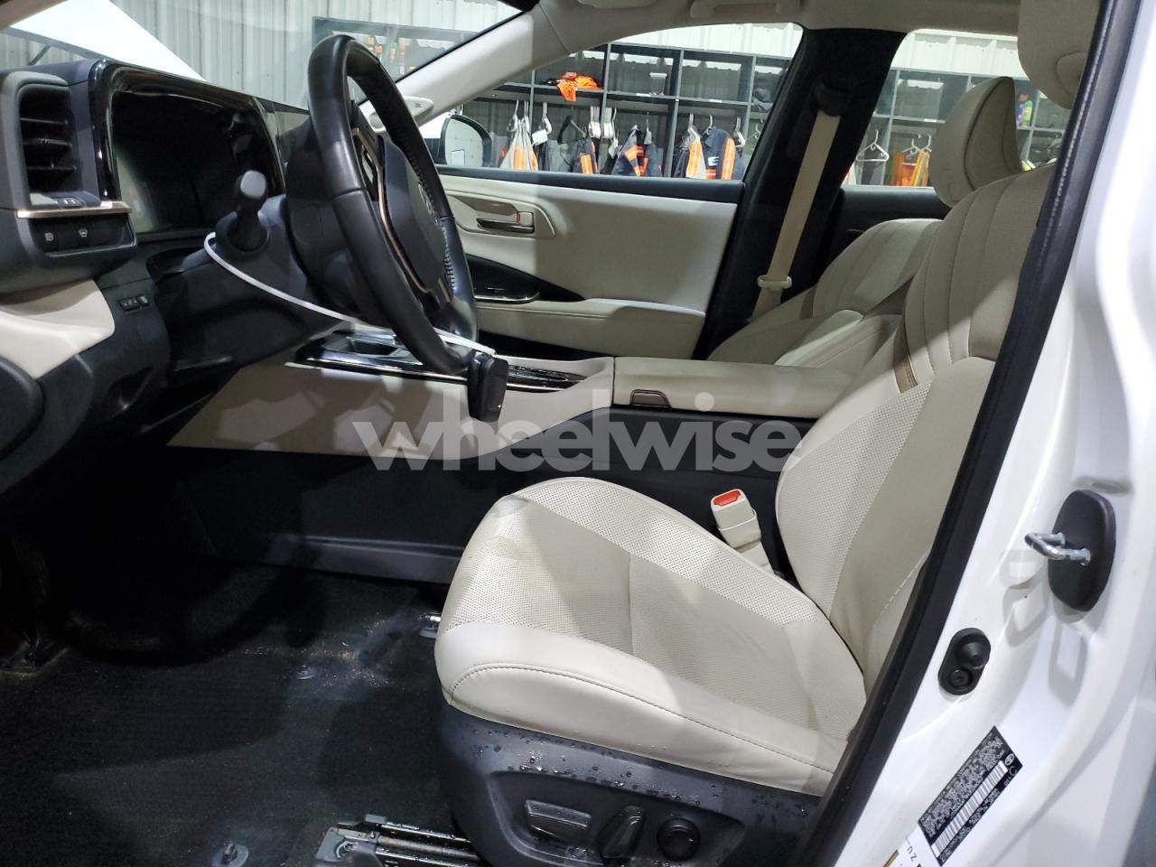 Photo 7 of 2024 TOYOTA CROWN XLE (VIN JTDAAAAF9R3028062)