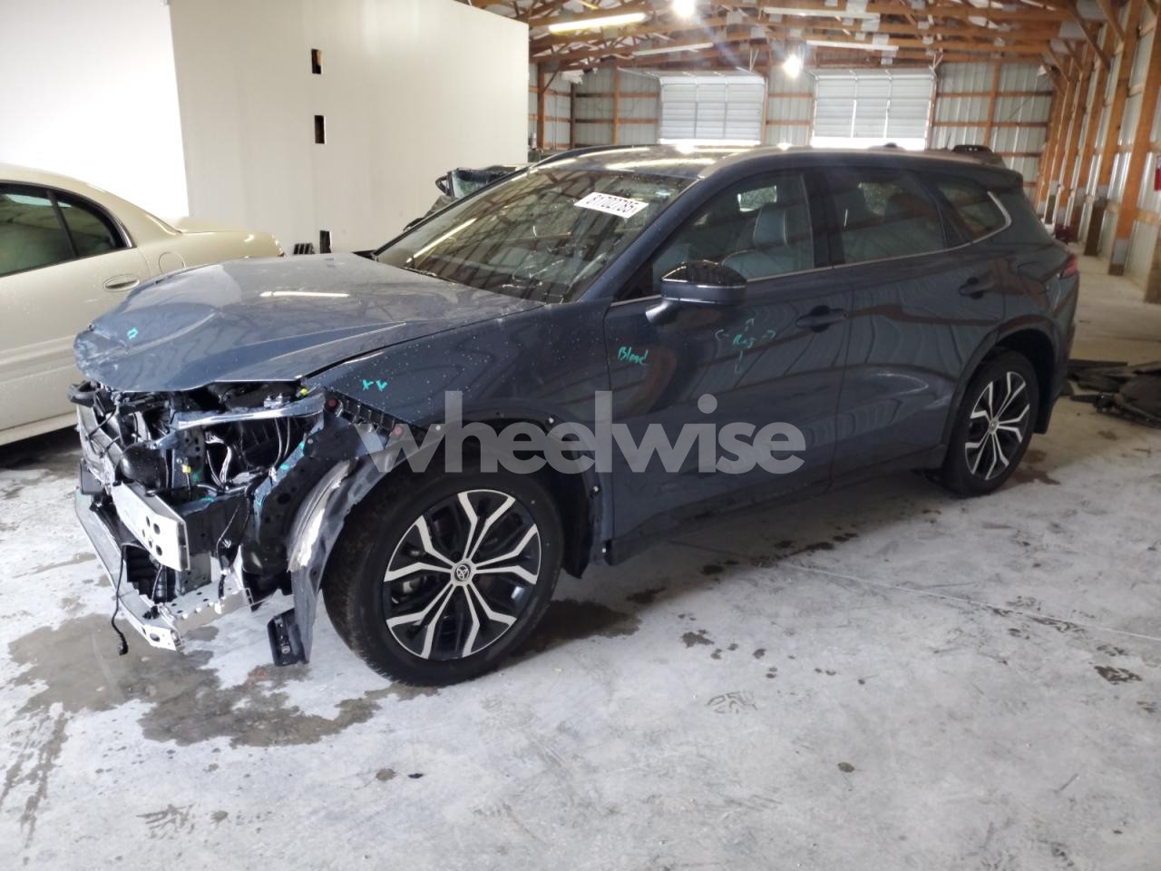 2025 TOYOTA CROWN SIGNIA XLE (VIN JTDACAAJ0S3004561) main photo