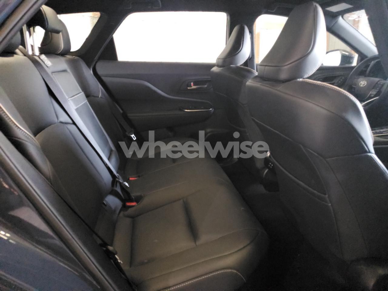 Photo 11 of 2025 TOYOTA CROWN SIGNIA XLE (VIN JTDACAAJ0S3004561)