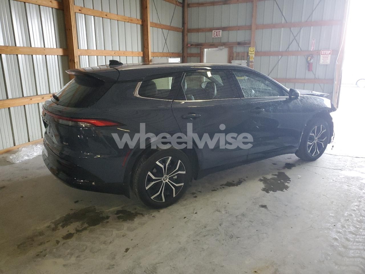 Photo 3 of 2025 TOYOTA CROWN SIGNIA XLE (VIN JTDACAAJ0S3004561)