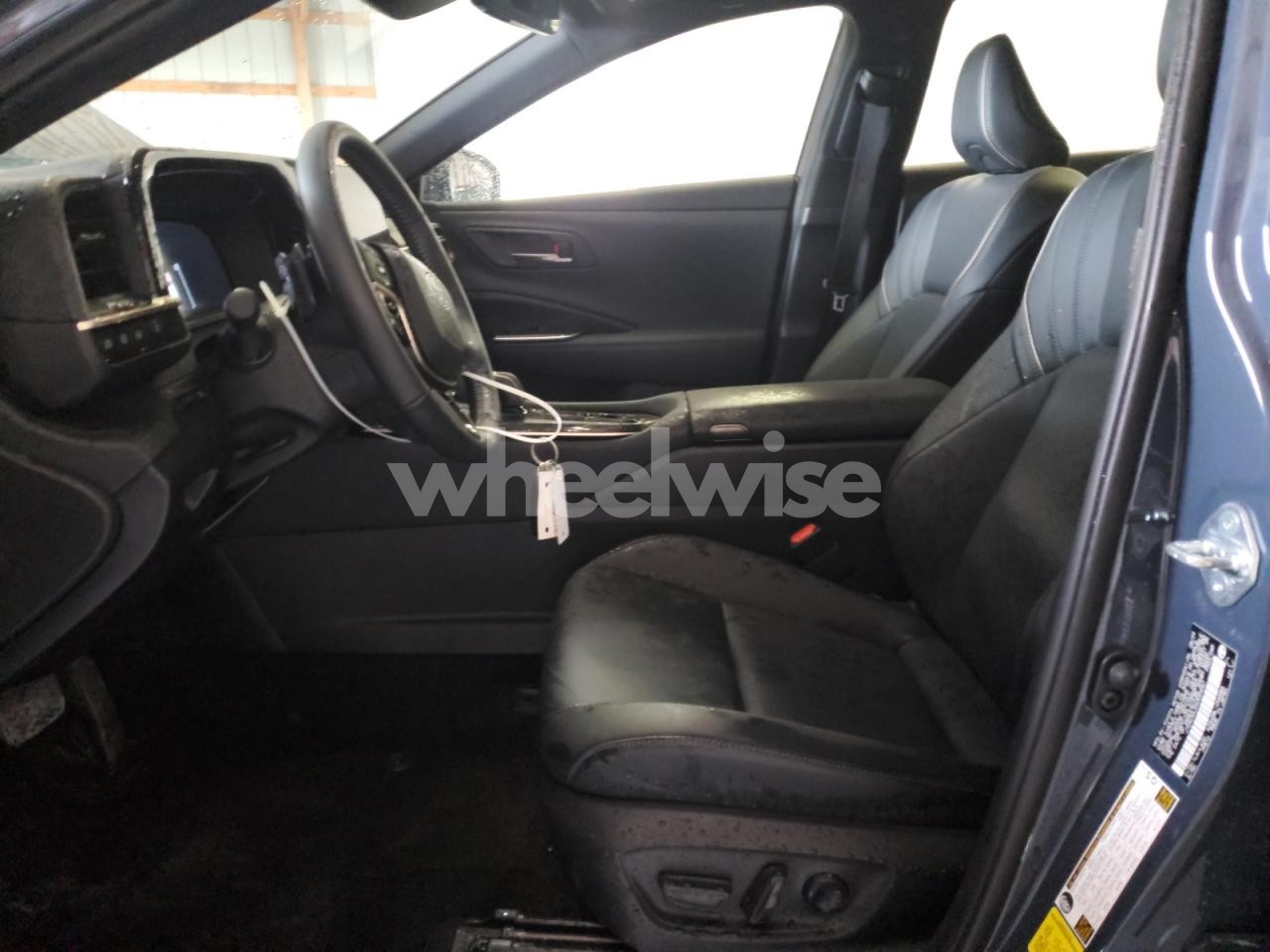 Photo 7 of 2025 TOYOTA CROWN SIGNIA XLE (VIN JTDACAAJ0S3004561)