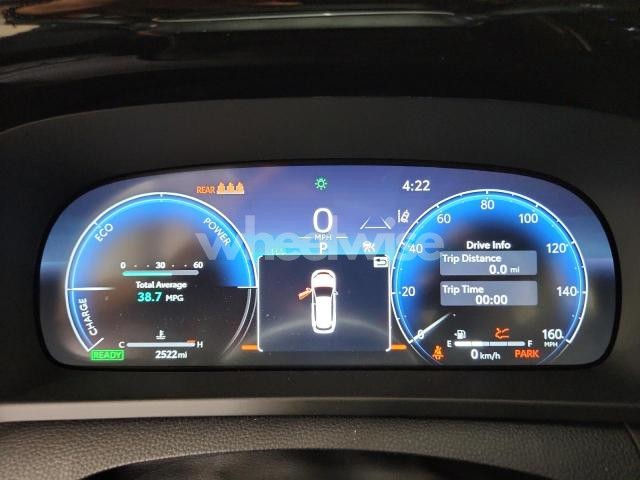 Photo 3 of 2025 TOYOTA CROWN SIGNIA XLE (VIN JTDACAAJ1S3021448)