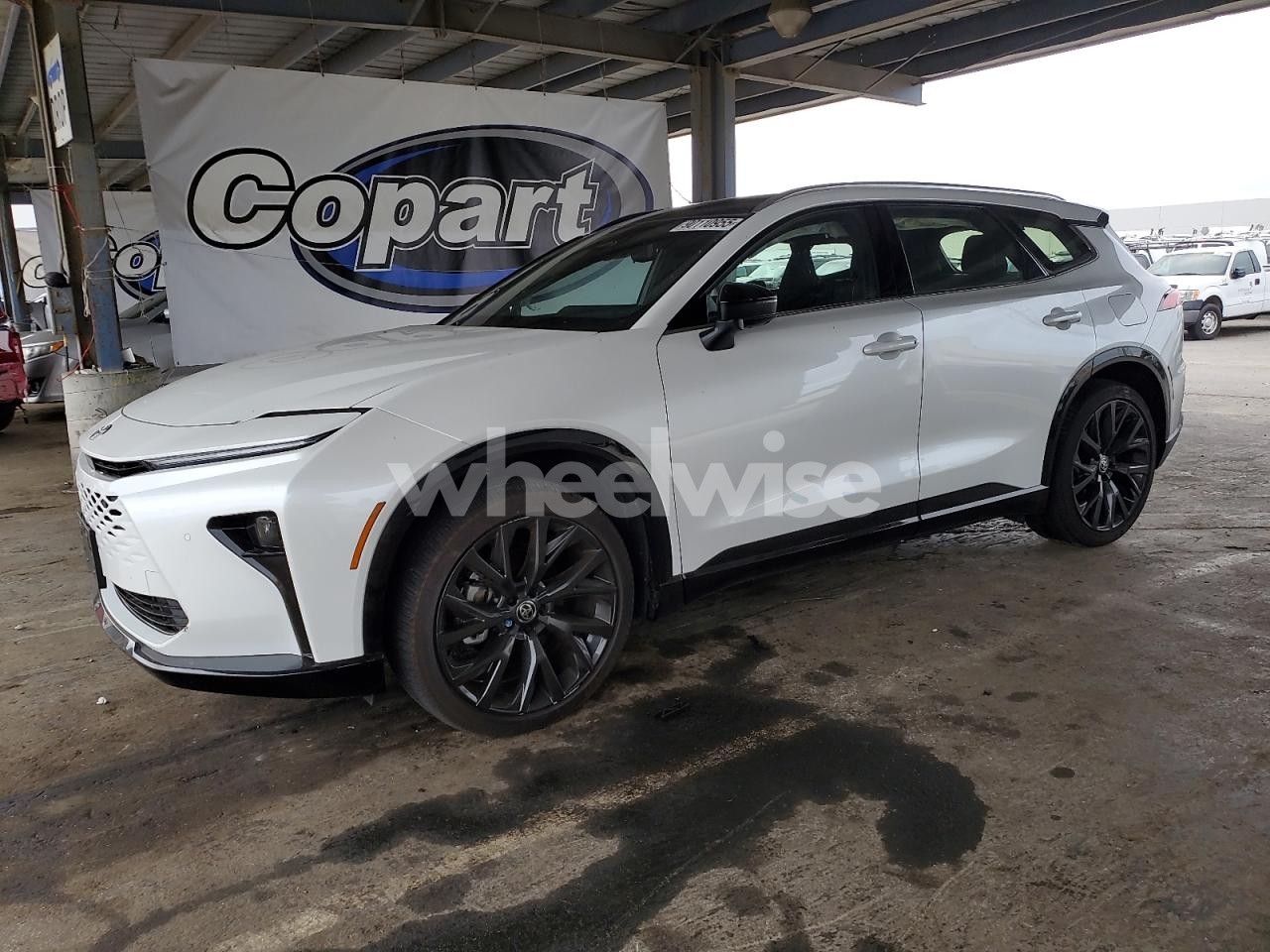 2025 TOYOTA CROWN SIGNIA XLE (VIN JTDACAAJ5S3011795) main photo