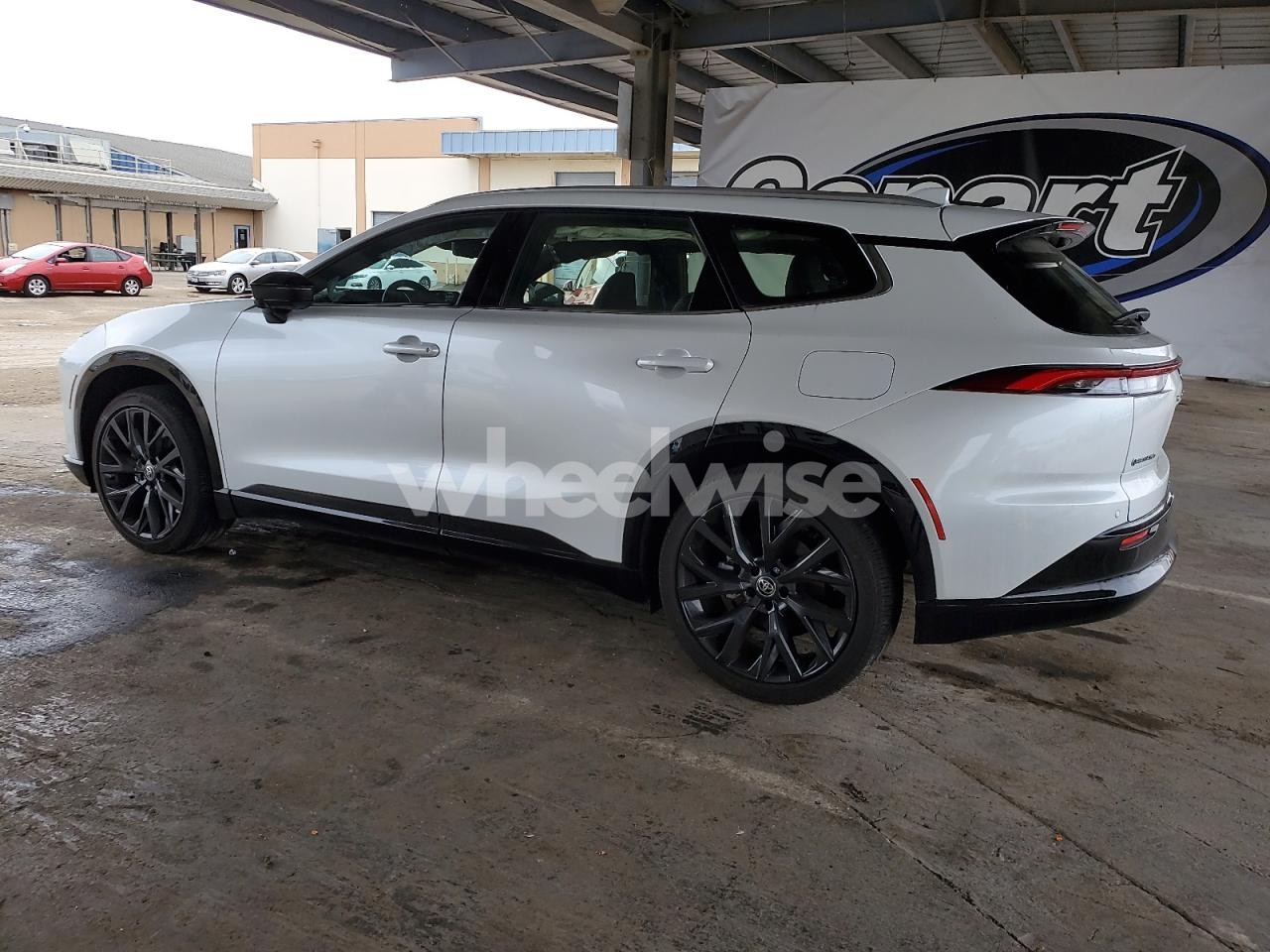 Photo 2 of 2025 TOYOTA CROWN SIGNIA XLE (VIN JTDACAAJ5S3011795)