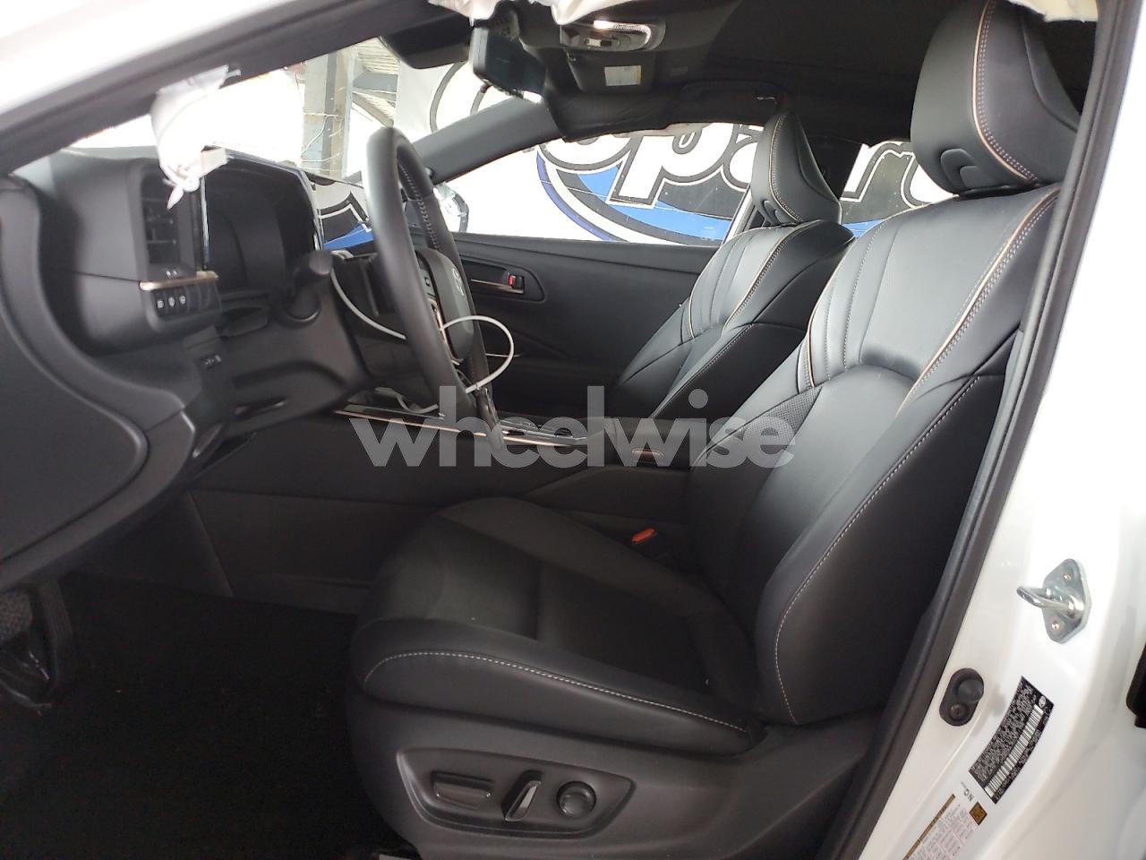 Photo 7 of 2025 TOYOTA CROWN SIGNIA XLE (VIN JTDACAAJ5S3011795)