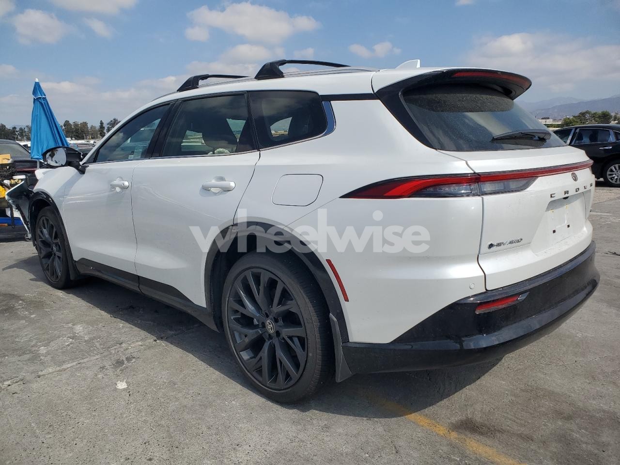 Photo 2 of 2025 TOYOTA CROWN SIGNIA XLE (VIN JTDACAAJ5S3022909)