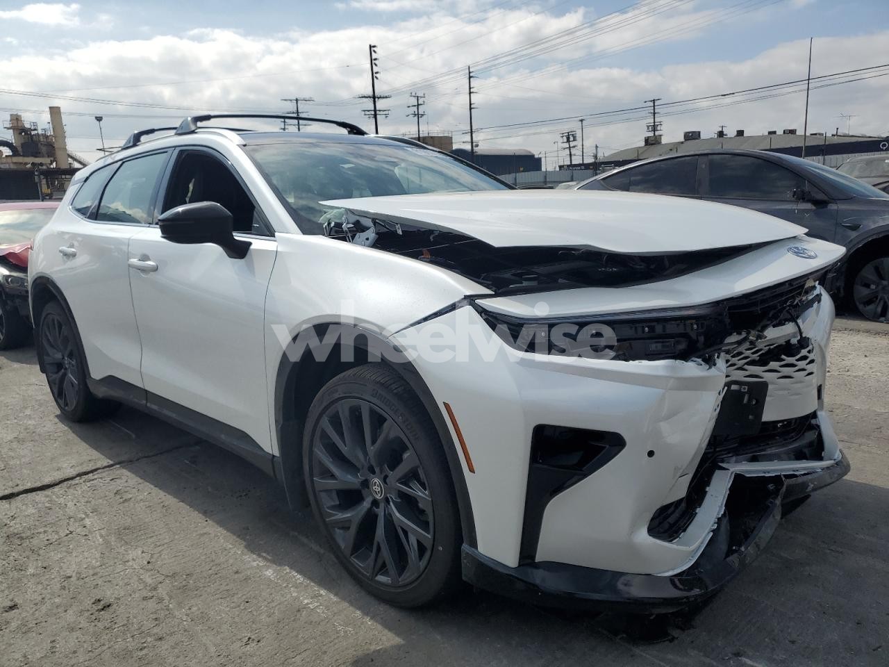 Photo 4 of 2025 TOYOTA CROWN SIGNIA XLE (VIN JTDACAAJ5S3022909)