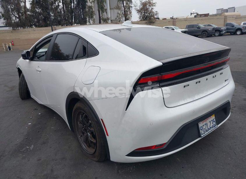 Photo 3 of 2023 Toyota Prius LE/LIMITED/XLE (VIN JTDACAAU0P3008580)