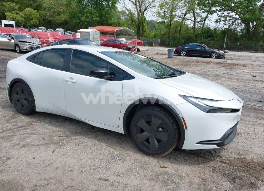 2025 Toyota Prius LE (VIN JTDACAAU4S3050100) main photo