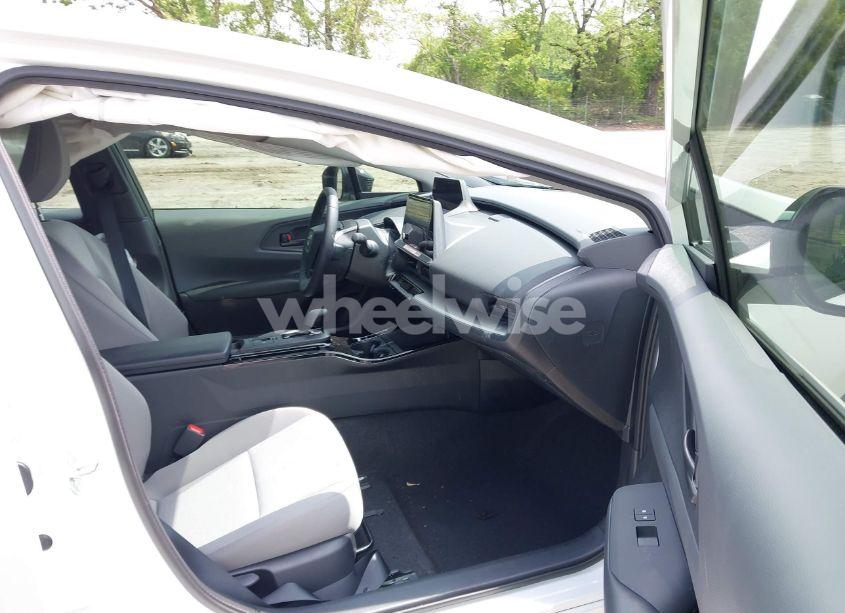 Photo 5 of 2025 Toyota Prius LE (VIN JTDACAAU4S3050100)