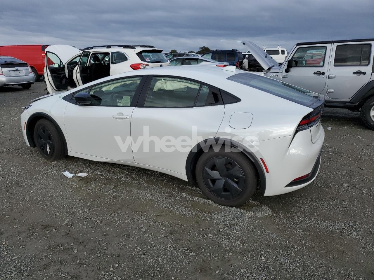 Photo 2 of 2023 TOYOTA PRIUS LE (VIN JTDACAAU6P3014433)