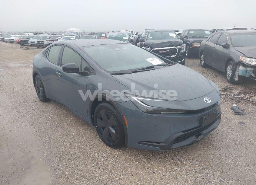 2025 Toyota Prius LE (VIN JTDACAAU7S3049099) main photo