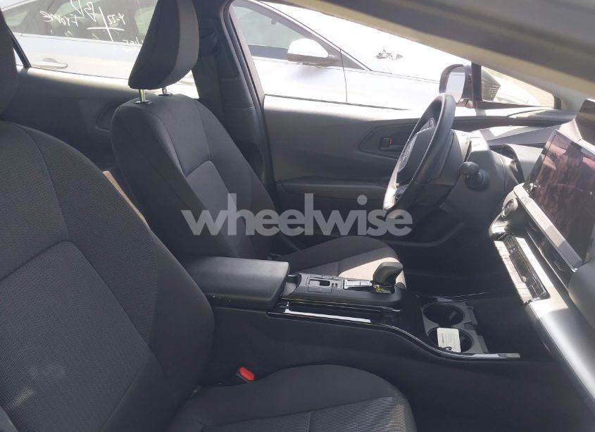 Photo 5 of 2024 Toyota Prius LE (VIN JTDACAAU8R3019975)