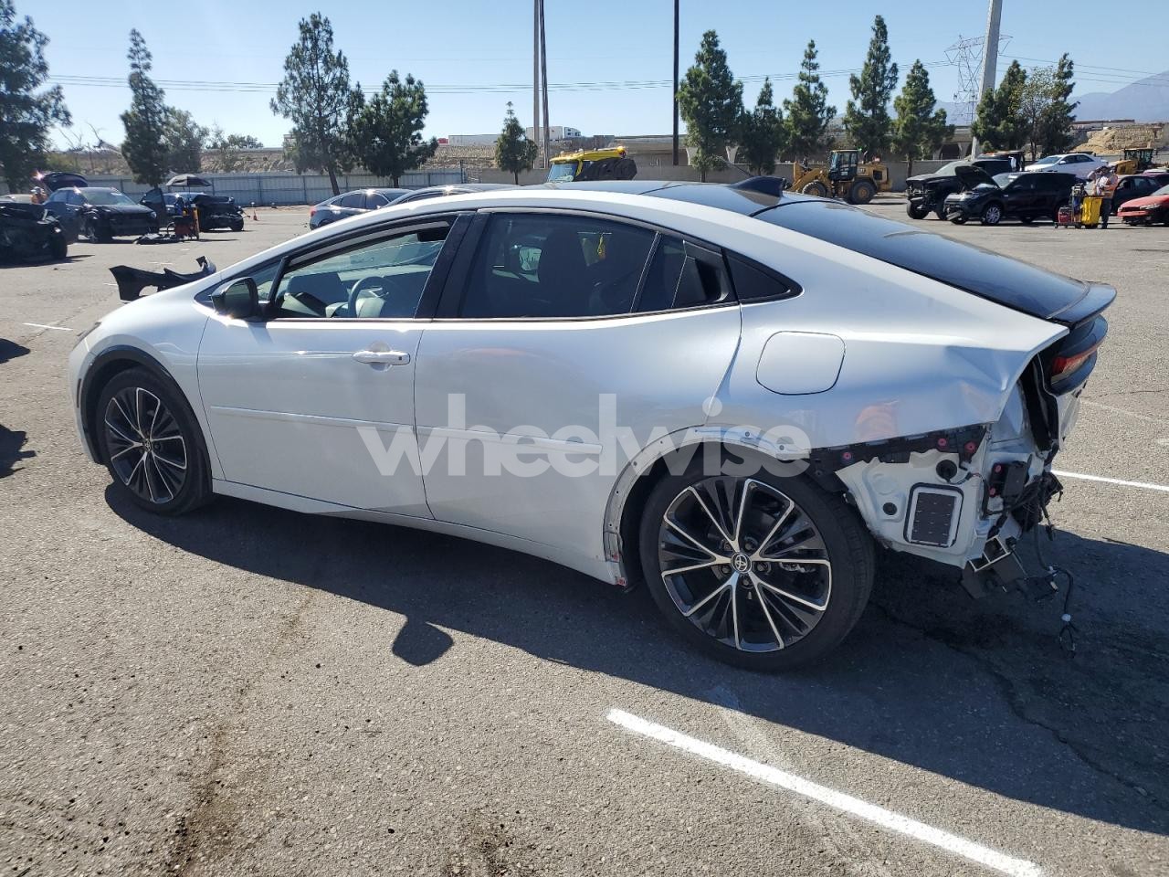 Photo 2 of 2024 TOYOTA PRIUS LE (VIN JTDACAAU8R3020687)