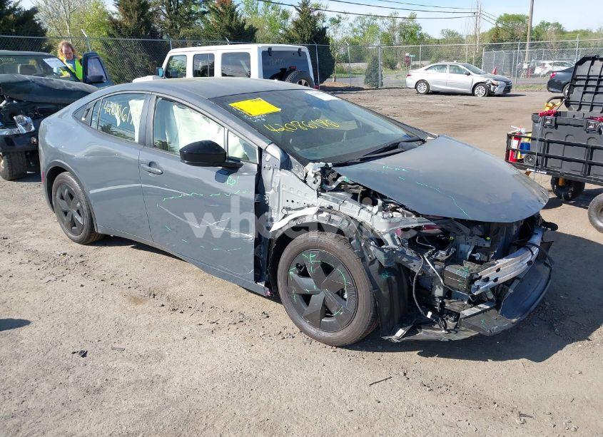 2024 Toyota Prius LE (VIN JTDACAAU9R3044514) main photo