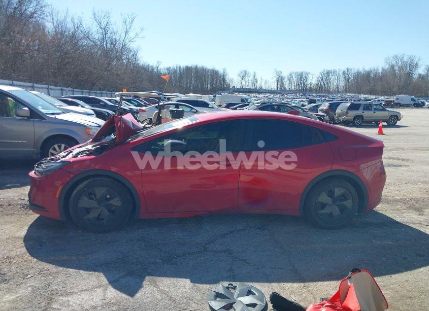 Photo 14 of 2023 Toyota Prius PRIME SE (VIN JTDACACU6P3004353)