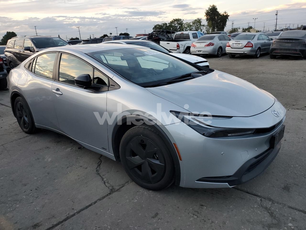 Photo 4 of 2024 TOYOTA PRIUS LE (VIN JTDADABU6R3009294)