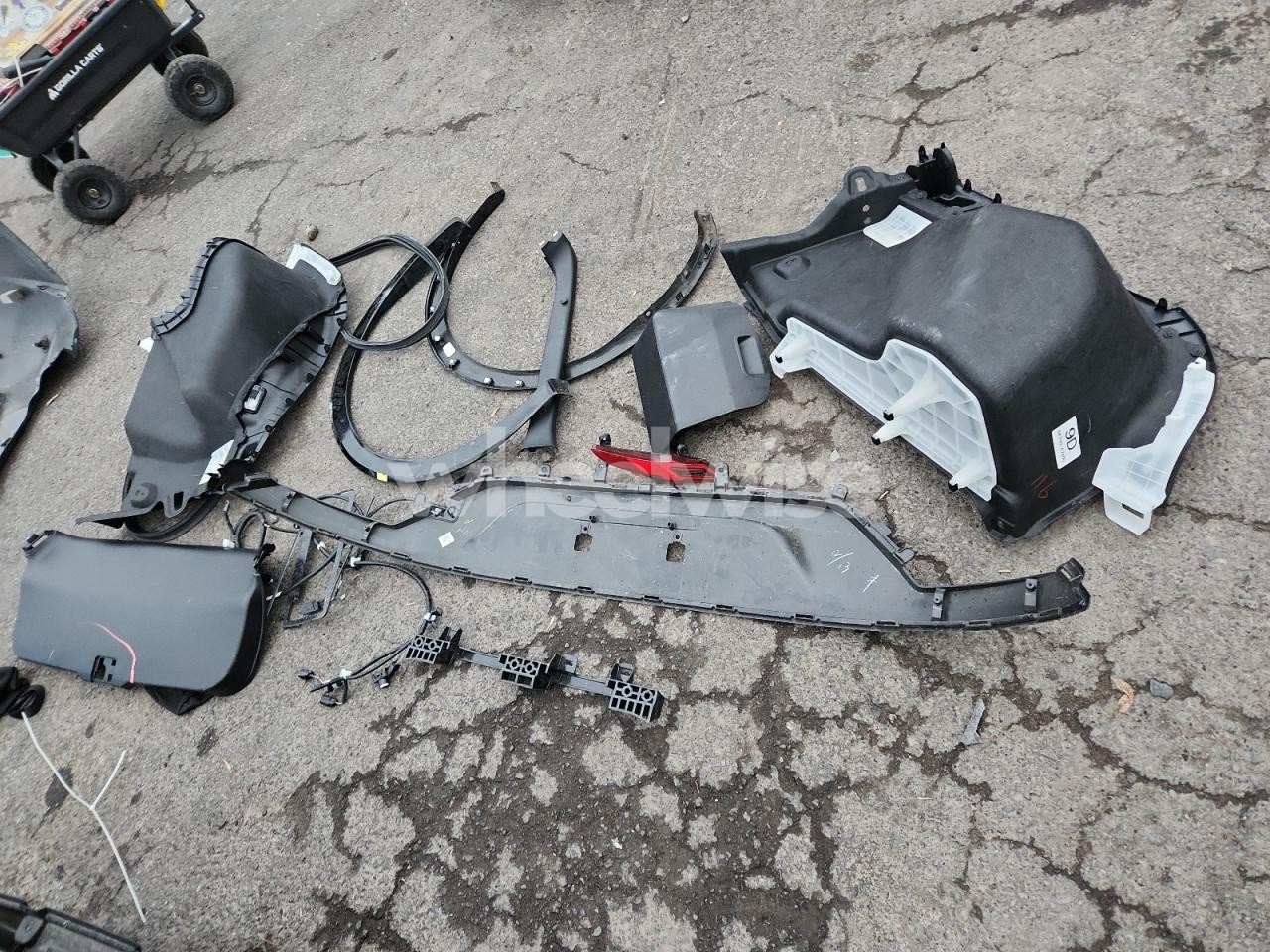 Photo 12 of 2024 TOYOTA PRIUS LE (VIN JTDADABU7R3012348)