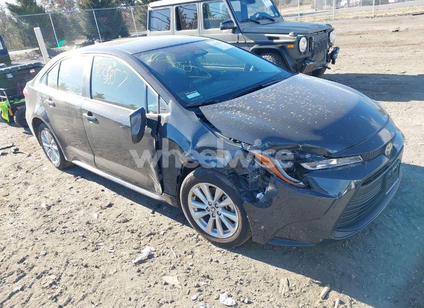 2024 Toyota Corolla LE (VIN JTDB4MEE2R3021436) main photo