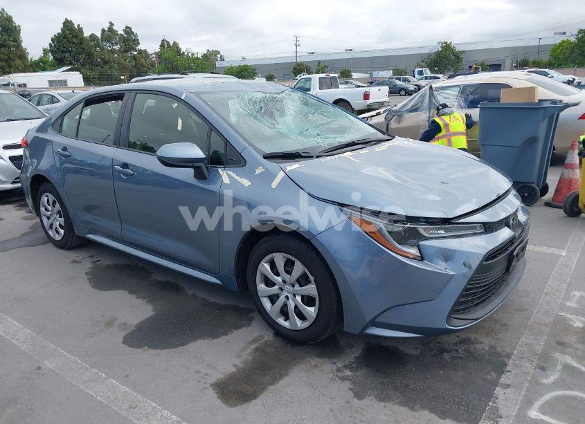 2024 Toyota Corolla LE (VIN JTDB4MEE2RJ015924) main photo