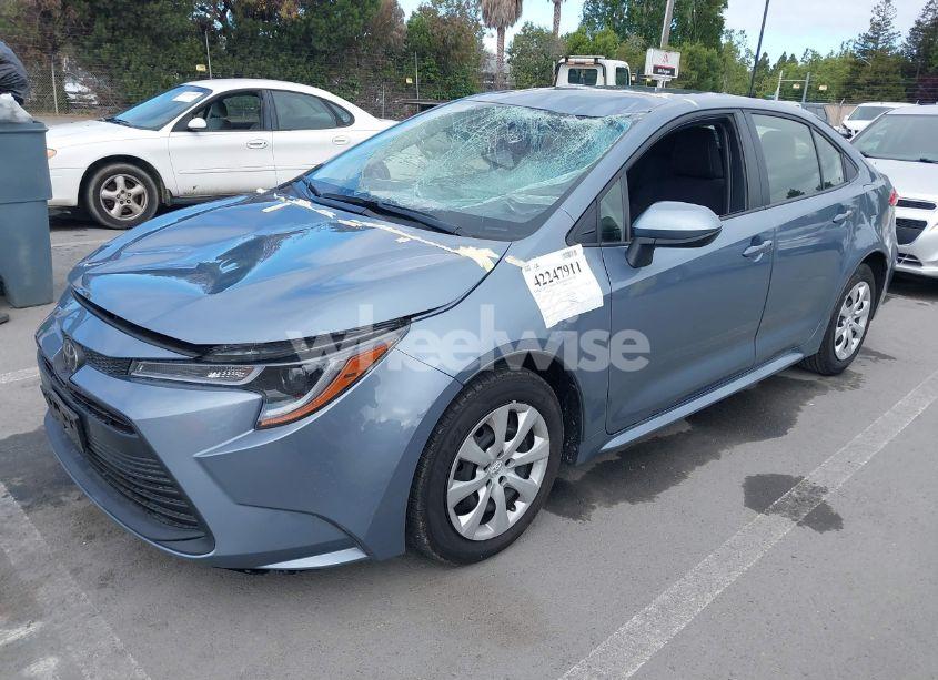 Photo 2 of 2024 Toyota Corolla LE (VIN JTDB4MEE2RJ015924)