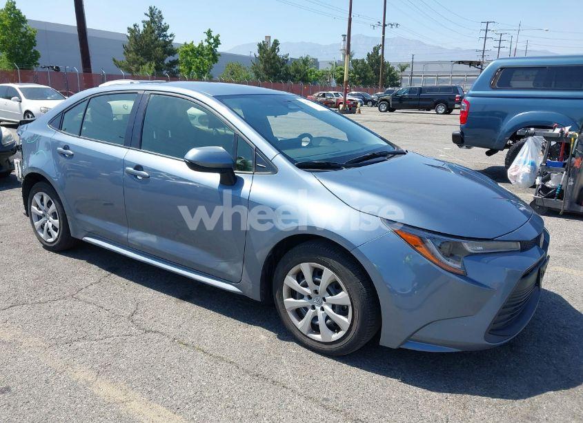 2024 Toyota Corolla LE (VIN JTDB4MEE3R3024748) main photo