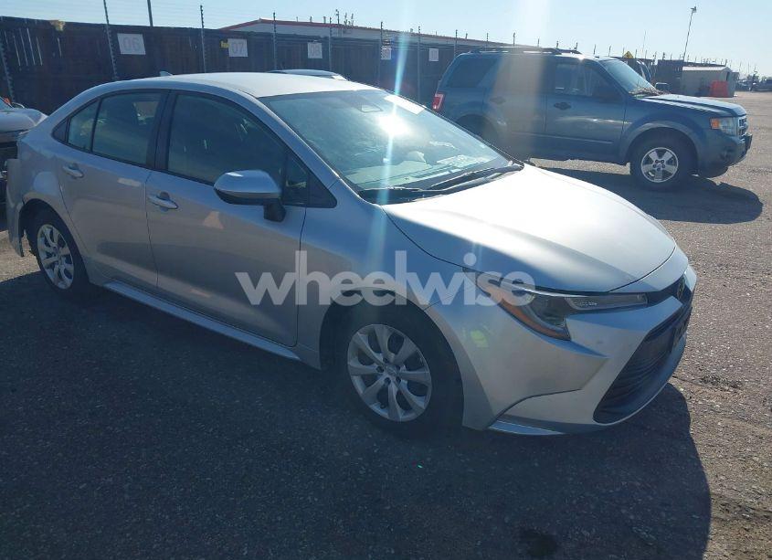 2024 Toyota Corolla LE (VIN JTDB4MEE7R3020783) main photo