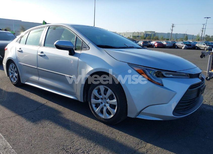 2023 Toyota Corolla LE (VIN JTDB4MEEXPJ008992) main photo