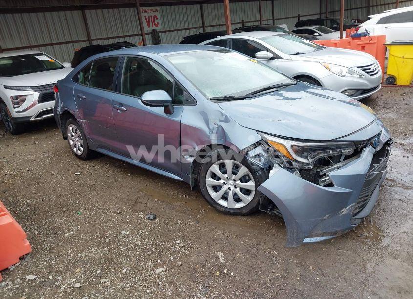 2025 Toyota Corolla HYBRID LE (VIN JTDBCMFE0SJ042143) main photo