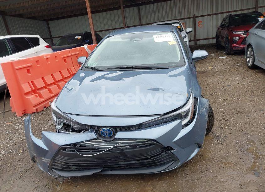 Photo 13 of 2025 Toyota Corolla HYBRID LE (VIN JTDBCMFE0SJ042143)