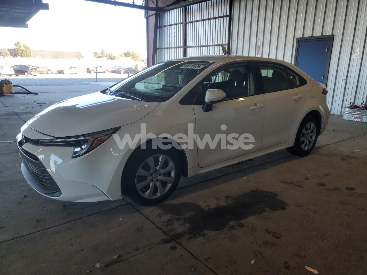 2024 TOYOTA COROLLA LE (VIN JTDBCMFE1R3047463) main photo