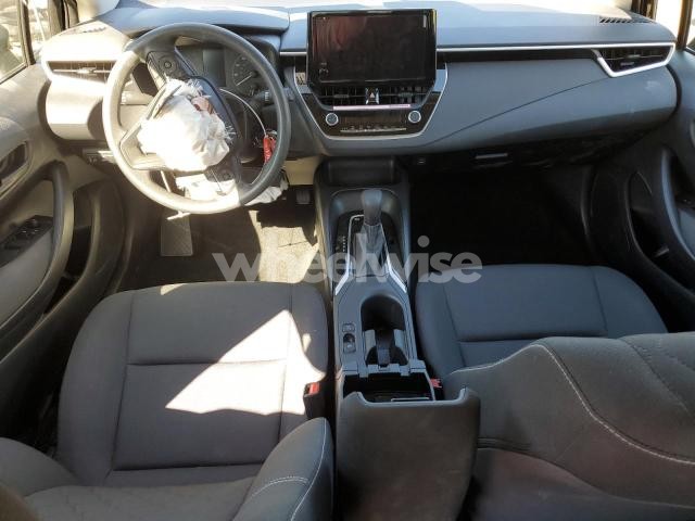 2024 TOYOTA COROLLA LE (VIN JTDBCMFE1R3065283) main photo