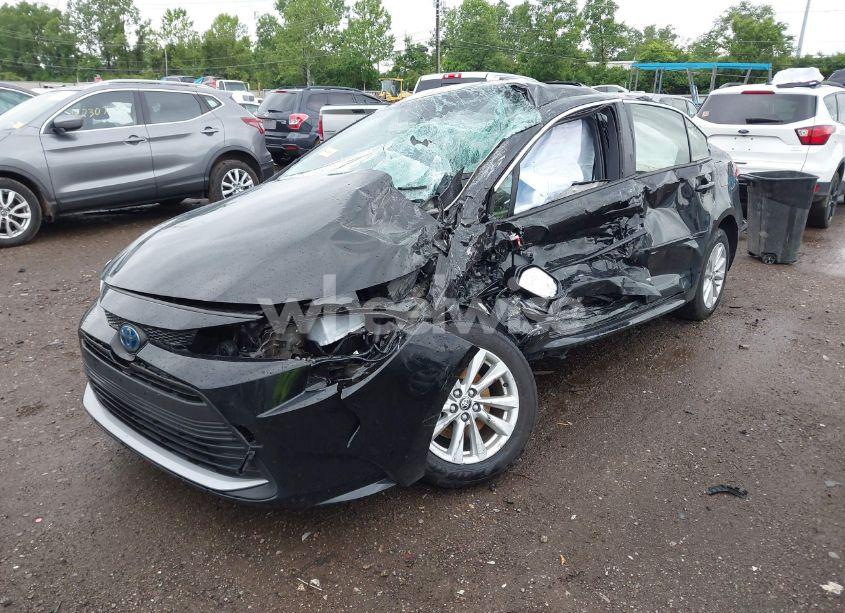 Photo 2 of 2024 Toyota Corolla HYBRID XLE (VIN JTDBCMFE1RJ021022)