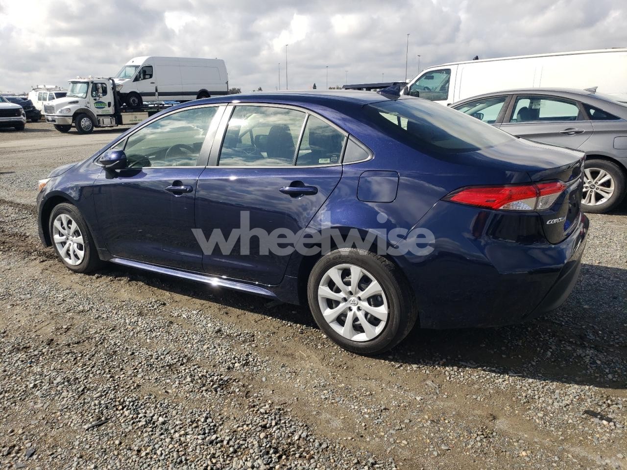 Photo 2 of 2025 TOYOTA COROLLA LE (VIN JTDBCMFE1S3079335)