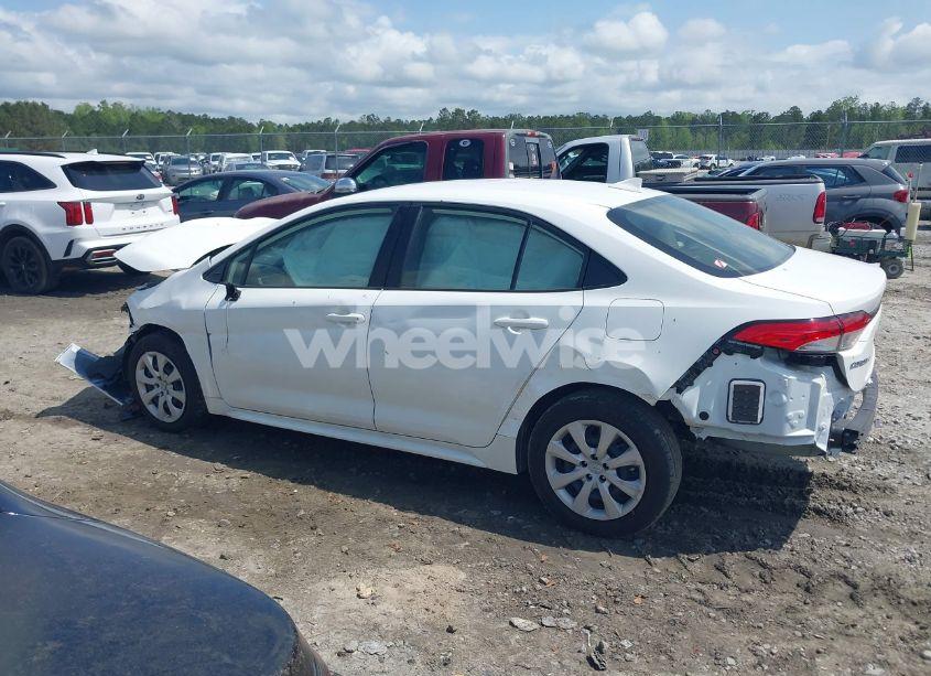 Photo 14 of 2024 Toyota Corolla HYBRID LE (VIN JTDBCMFE2R3063977)