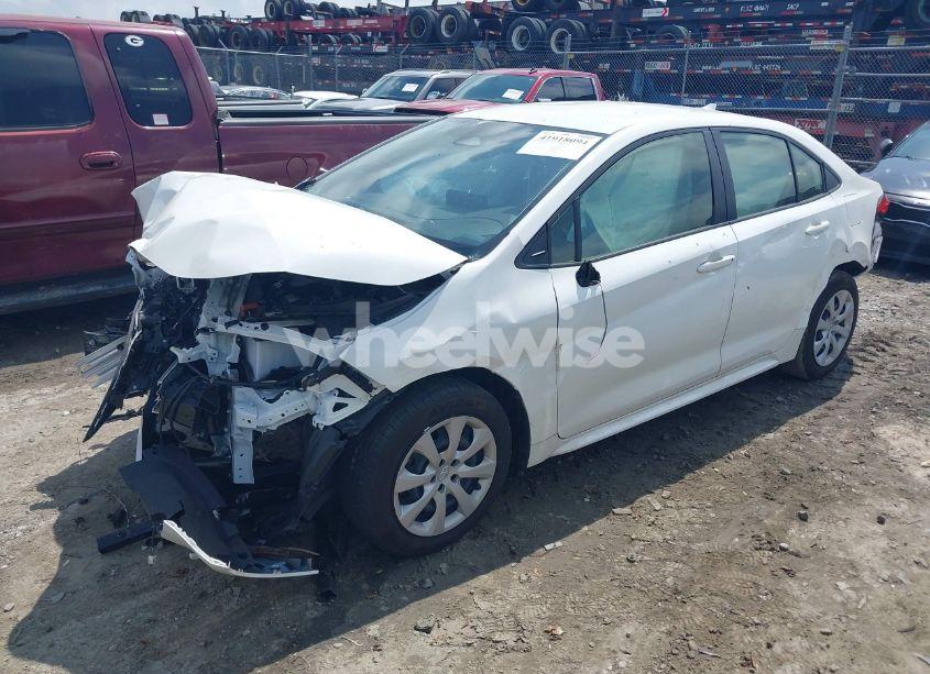 Photo 2 of 2024 Toyota Corolla HYBRID LE (VIN JTDBCMFE2R3063977)