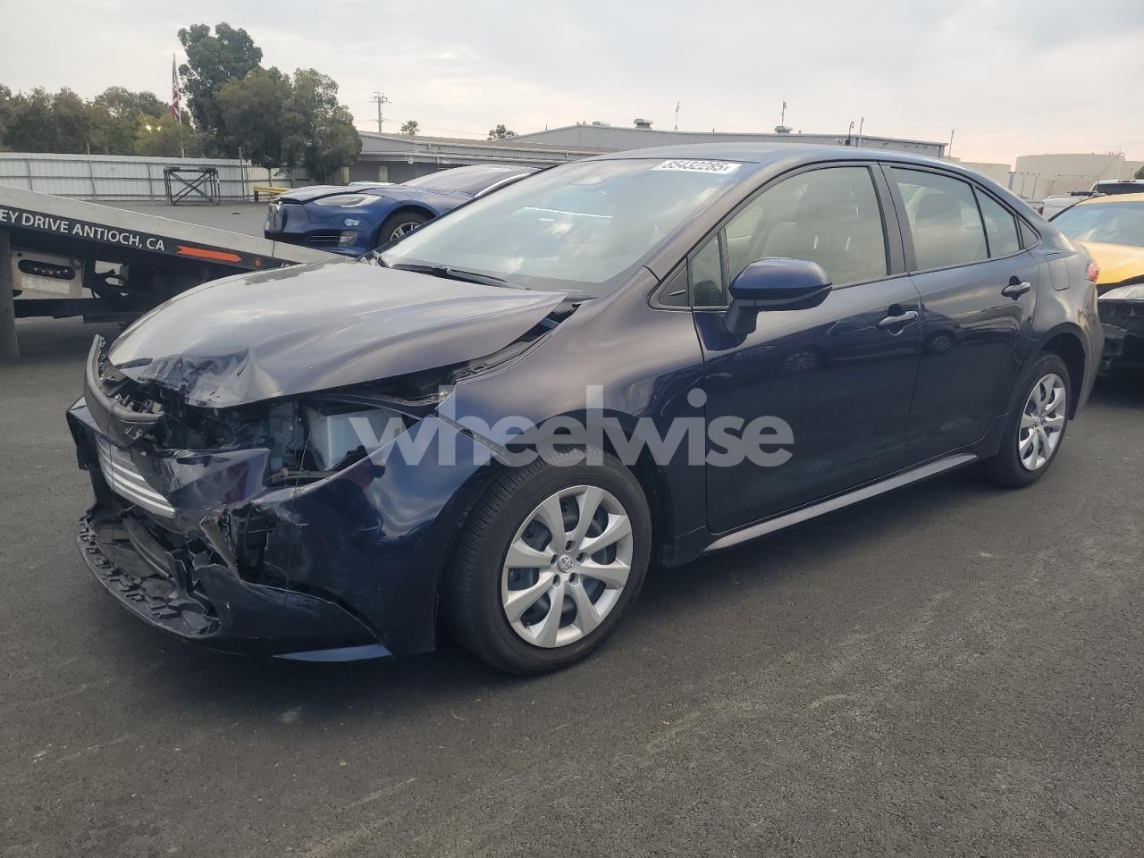 2024 TOYOTA COROLLA LE (VIN JTDBCMFE2RJ021191) main photo