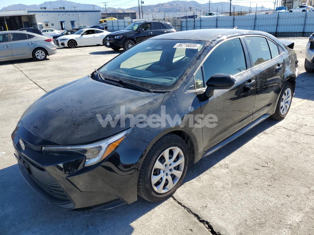 2025 TOYOTA COROLLA LE (VIN JTDBCMFE2SJ047568) main photo