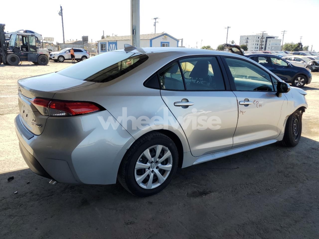 Photo 3 of 2024 TOYOTA COROLLA LE (VIN JTDBCMFE4R3067898)